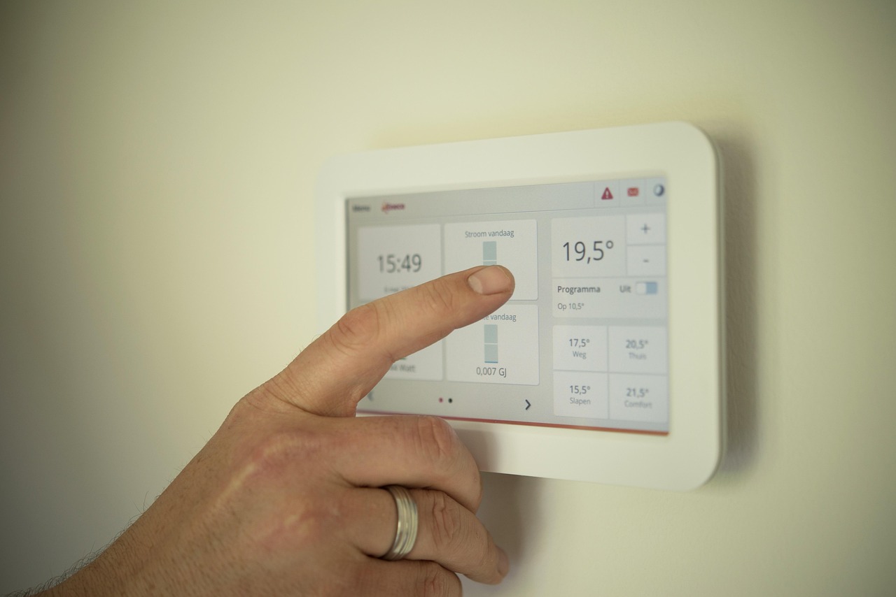 Zonnepanelen gekoppeld aan smart home systeem.